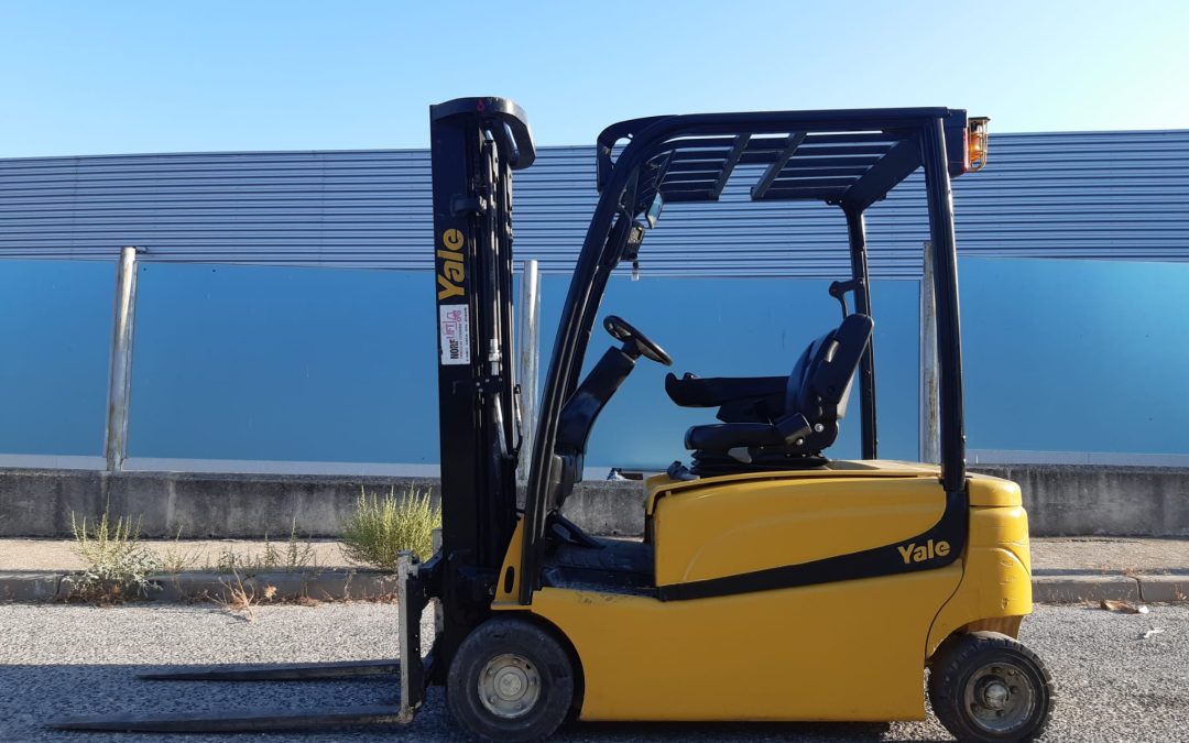 YALE 1600 KGS ELÉCTRICA 4 RUEDAS