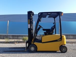YALE 1600 KGS ELÉCTRICA 4 RUEDAS