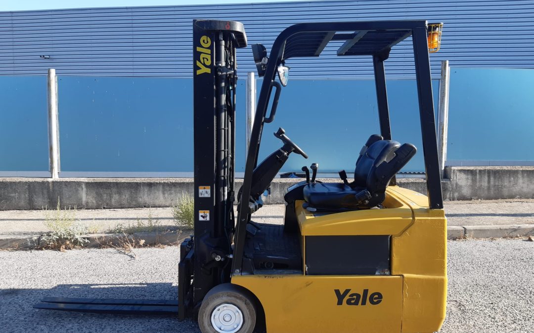 YALE 1600 KGS ELÉCTRICA 3 RUEDAS