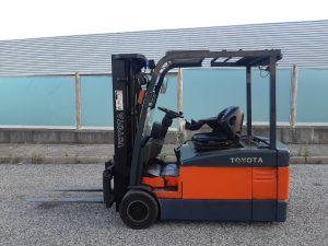 TOYOTA 2000 KGS ELÉCTRICA 3 RUEDAS