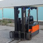 TOYOTA 2000 KGS ELÉCTRICA 3 RUEDAS full