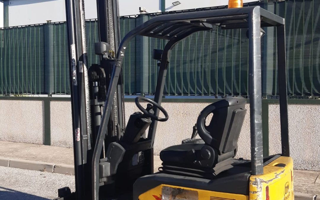 CARRETILLA ELEVADORA OM 1500 KGS ELECTRICA