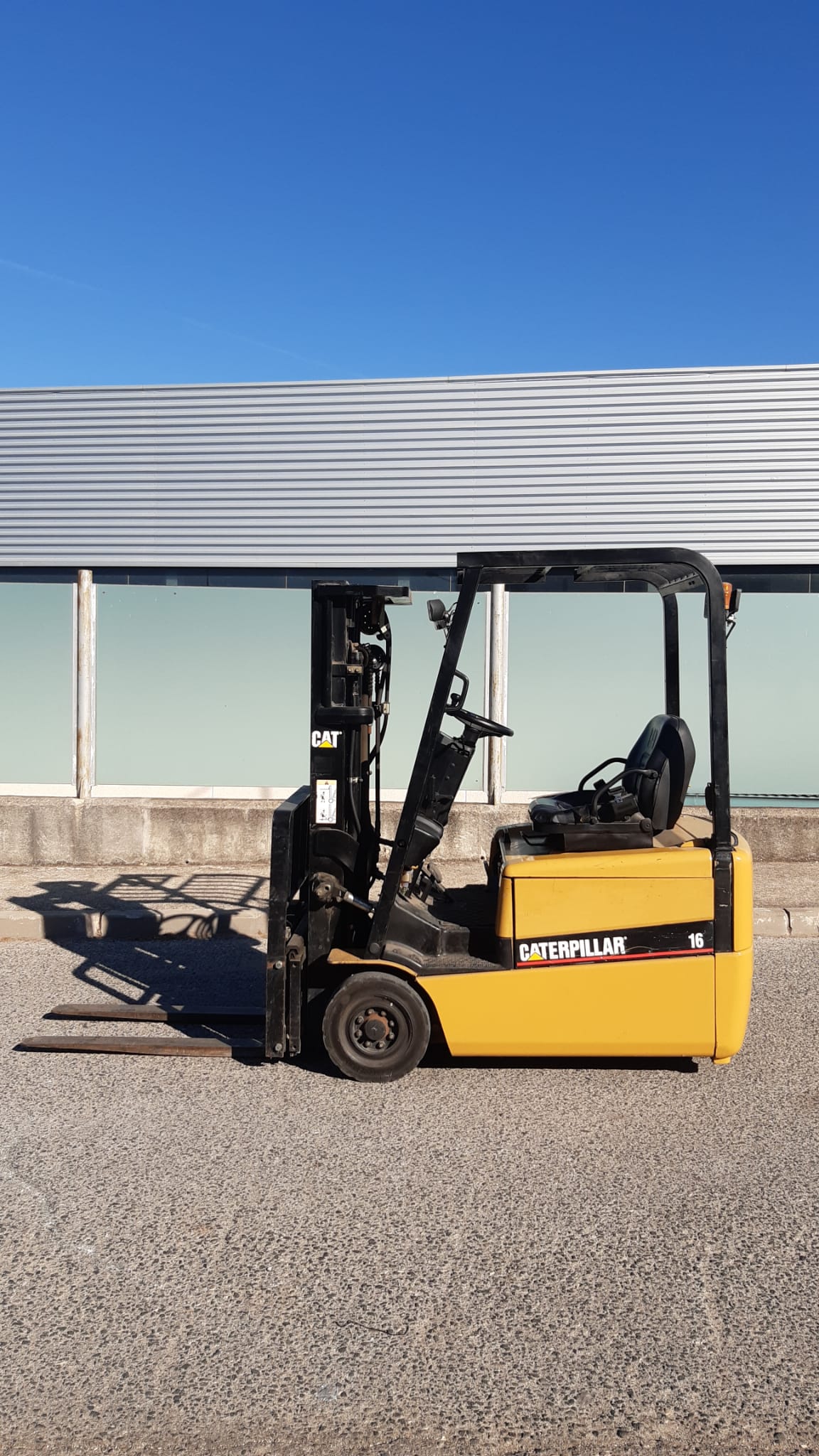 CATERPILLAR 1600 KGS ELECTRICA
