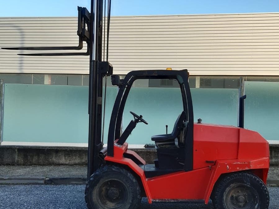 MAST 4X2 2500 KGS DIESEL